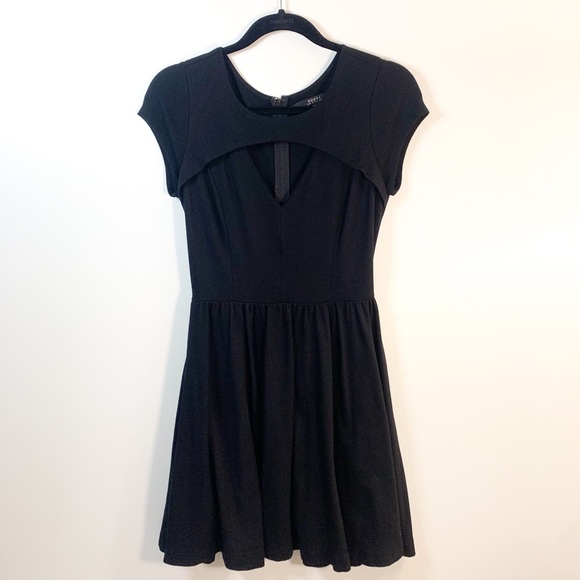 Guess Black Fit & Flare Cut-Out Dress Size Small - Picture 2 of 8